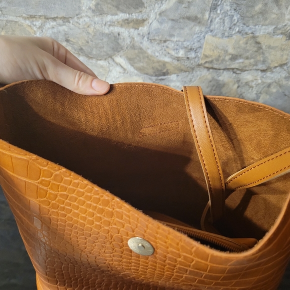 Handbag - Picture 3 of 4